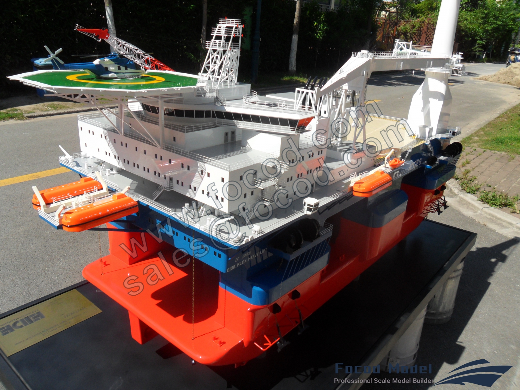 customized model of EIDE FLEX HEAVY LIFT VESSEL